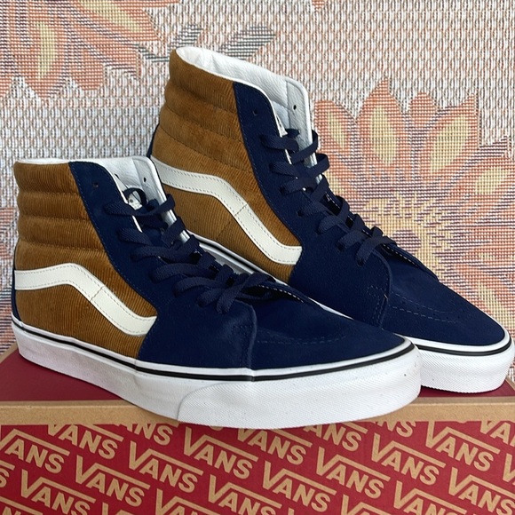 Vans Men’s Sk8-Hi
Mini Cord Blue/Brown
VN0007NS0BO
Sneakers 

CORDUROY - Picture 15 of 16